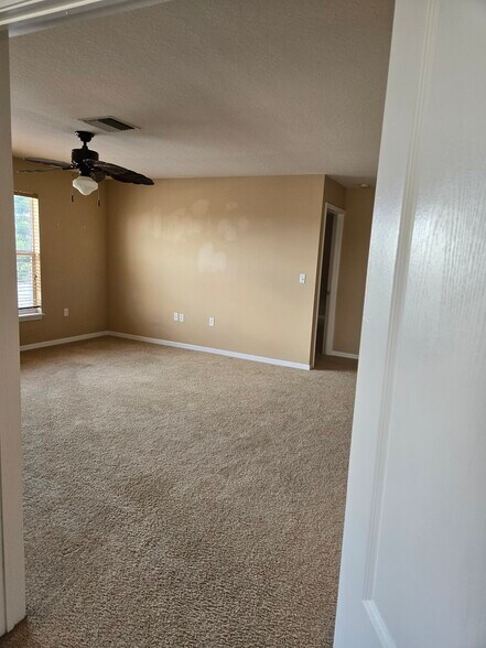 Building Photo - 3011 Azalea Blossom Dr
