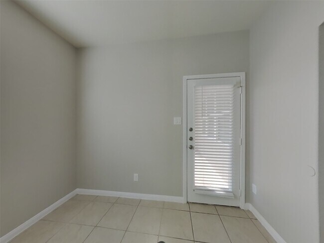 Building Photo - 7627 Daisy Port Ln