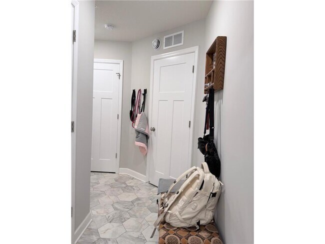 Building Photo - 10518 Weston Wy N