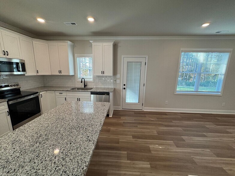 Building Photo - 49 Goldenrod Lp