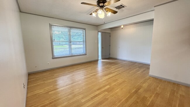 Building Photo - 207 Gulpha Dr