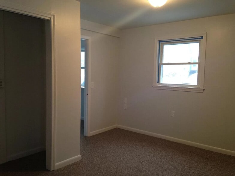 Building Photo - 85 Perry St