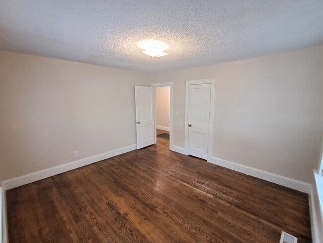 Building Photo - 1209 S Greene St