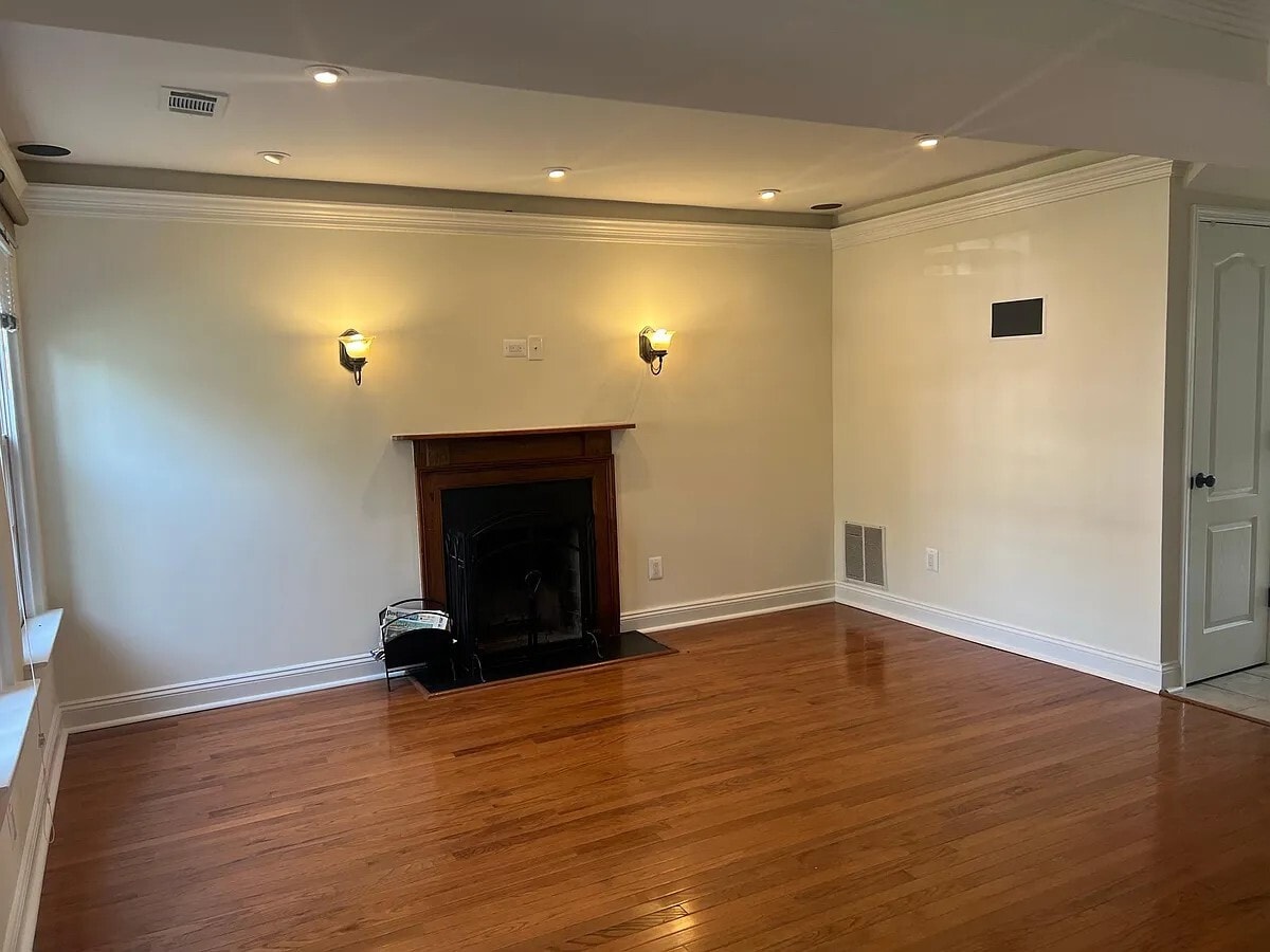 Living Room - 316 S Columbus St