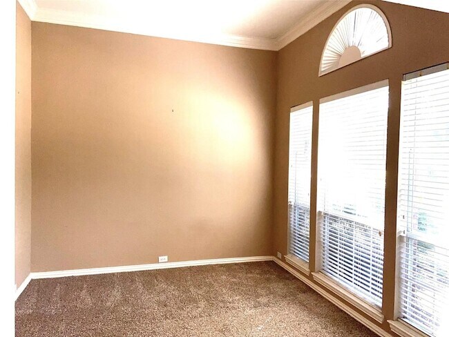 Building Photo - 4605 Hinton Dr