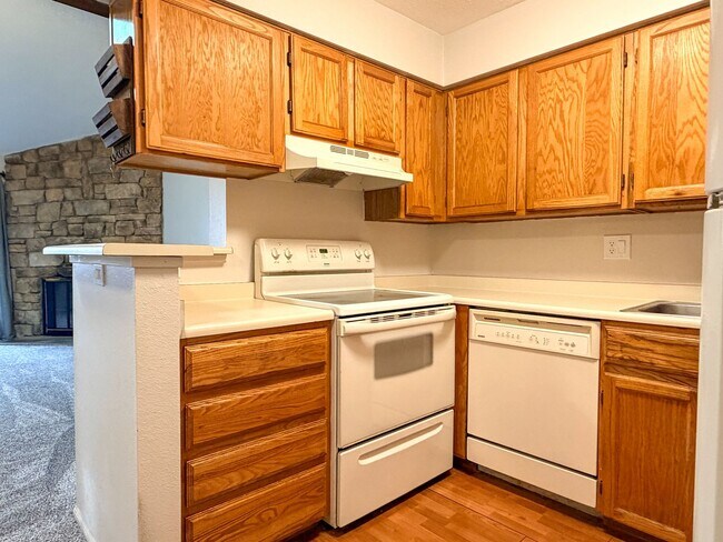 Building Photo - Move-in Incentive!