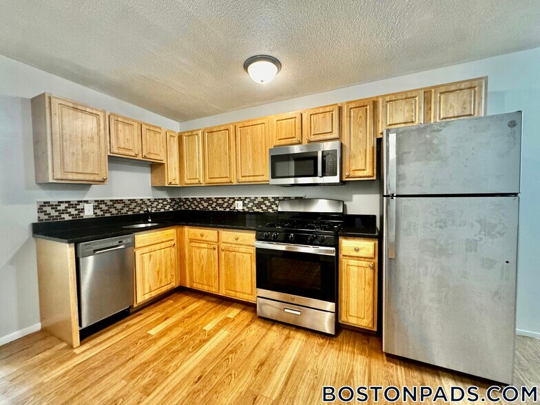 Building Photo - 675 N Main St