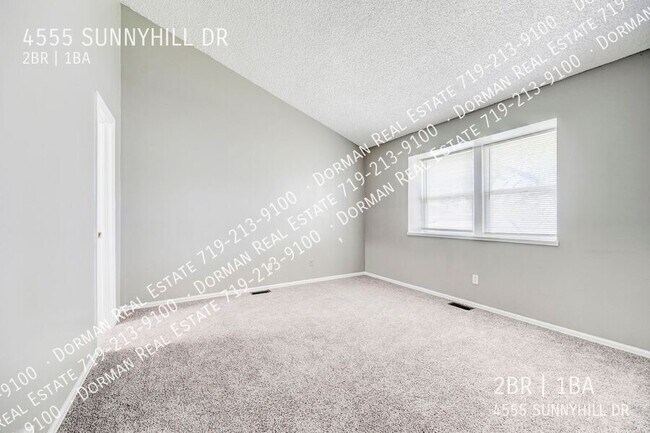 Building Photo - 4555 Sunnyhill Dr