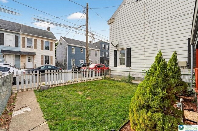 Building Photo - 521 N Lumber St