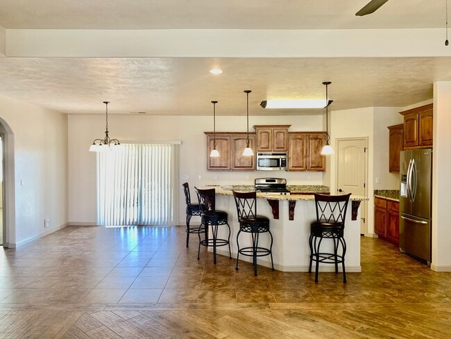 Building Photo - Lovely Home with RV parking in Sky Ridge