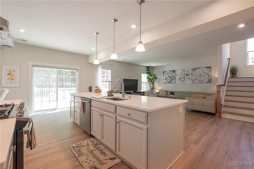 Building Photo - 9332 Janeway Dr