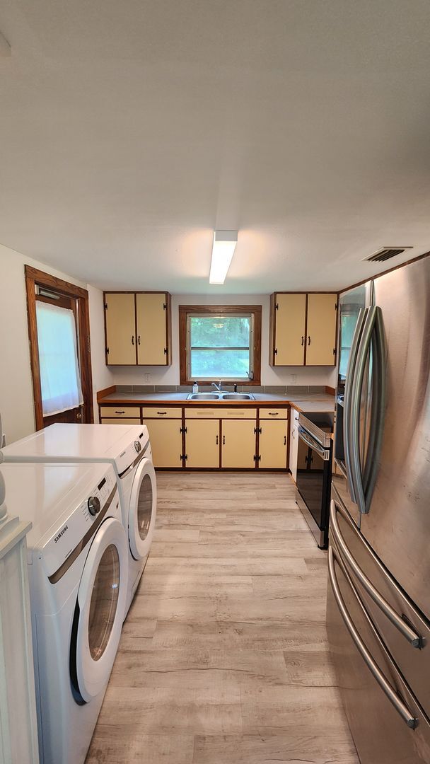 Building Photo - 3 Bedroom 1 Bathroom House