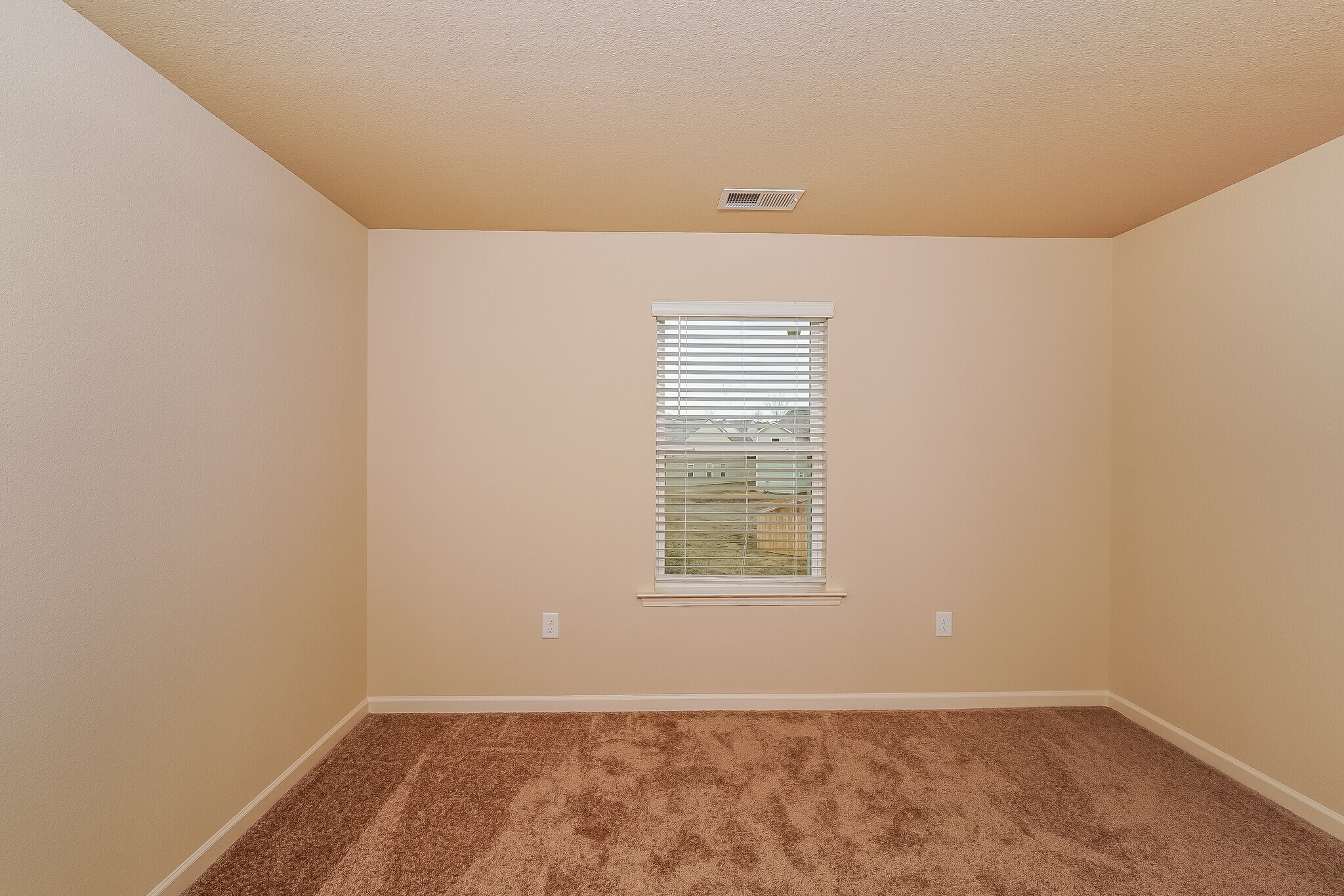 Building Photo - 525 Clover Cir