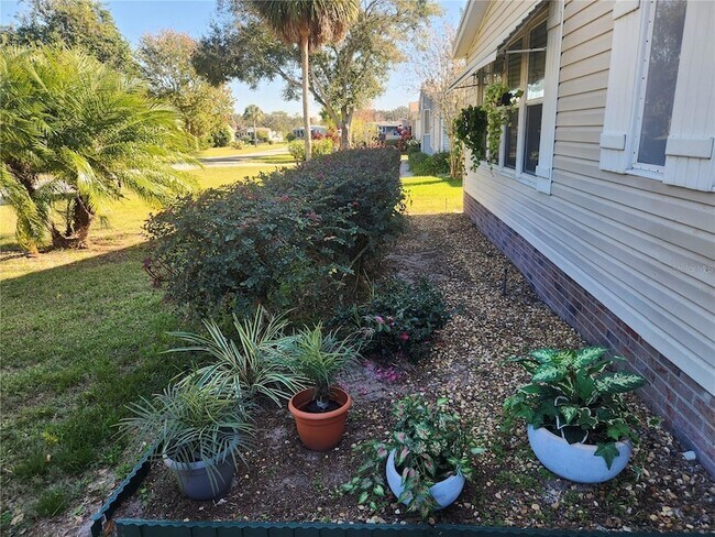 Building Photo - 24921 Pine Hill