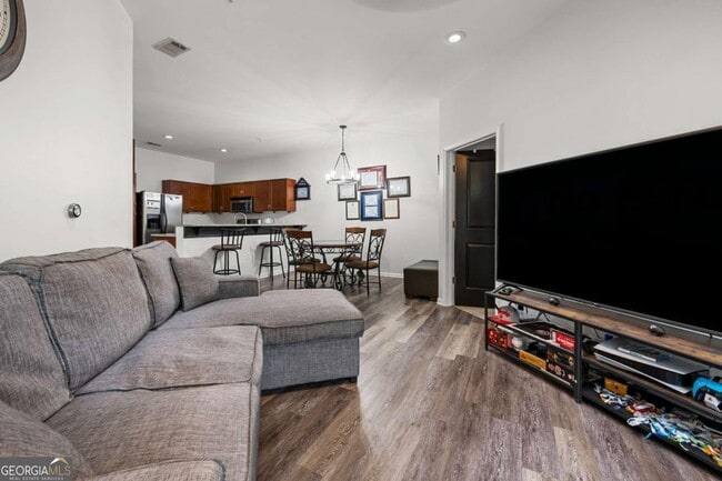 Building Photo - 870 Mayson Turner Rd NW