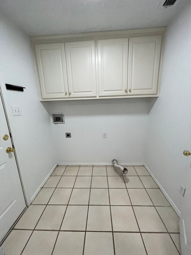 Building Photo - 2344-78