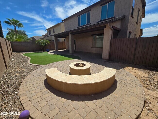 Building Photo - 1514 E Hummingbird Way