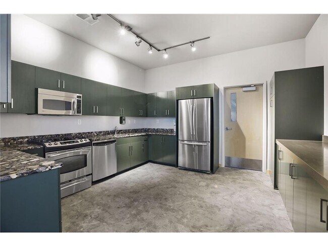 Building Photo - 215 10th Ave S