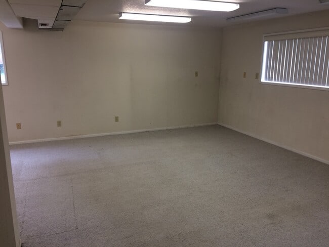 Building Photo - Large Lot With Tons of Privacy