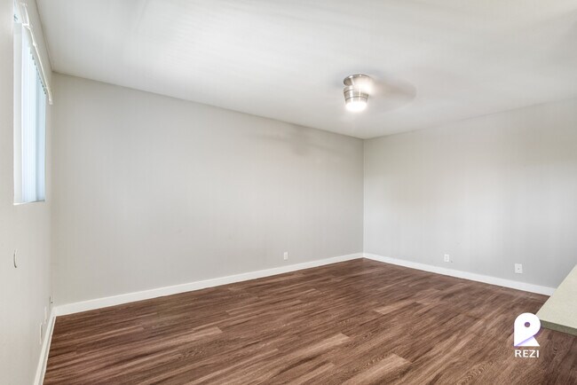 Building Photo - 803-809 Tirado St