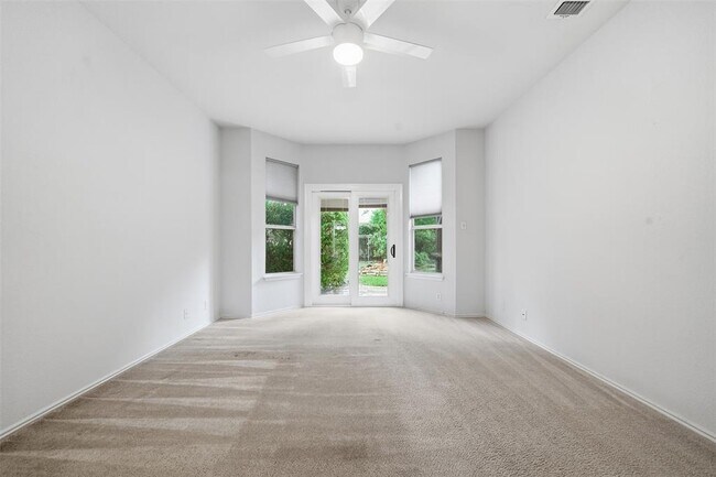 Building Photo - 5801 Marchmont Ln