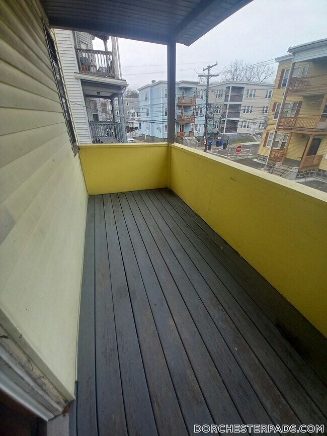Building Photo - 125 Capen St