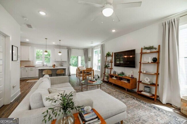 Building Photo - Modern Three Bedroom North Athens