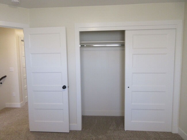 Building Photo - Move-In Discount! 2 Bedroom + Den/Office 2...