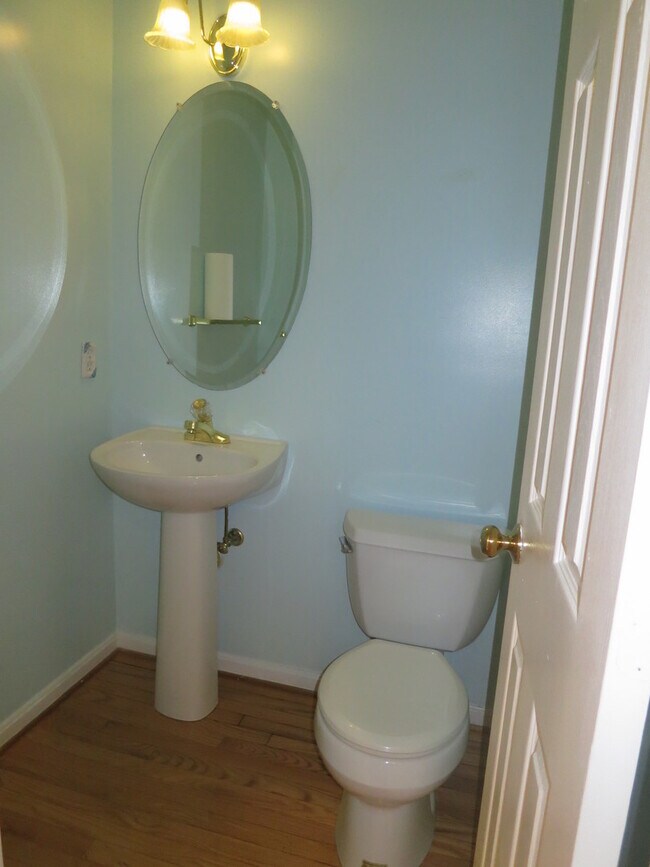 Building Photo - Luxury! Brick Front Townhouse in Longmead