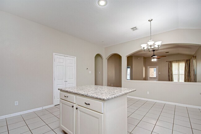 Building Photo - 26439 Richwood Oaks Dr