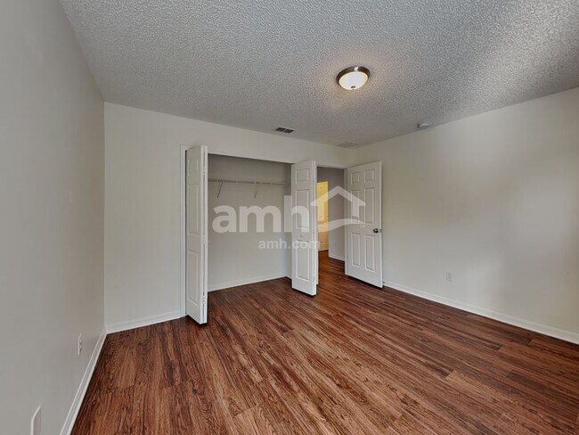 Building Photo - 1921 Darlin Cir