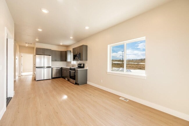 Building Photo - BRAND NEW! 2 BED/ 2BATH!