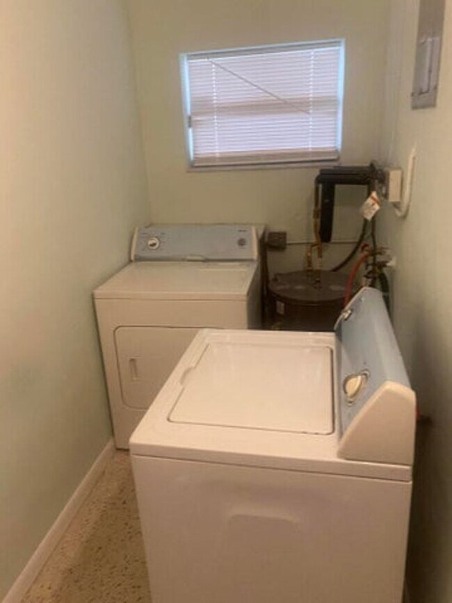 Building Photo - 1427 W Ocean Avenue, Lantana, FL 33462