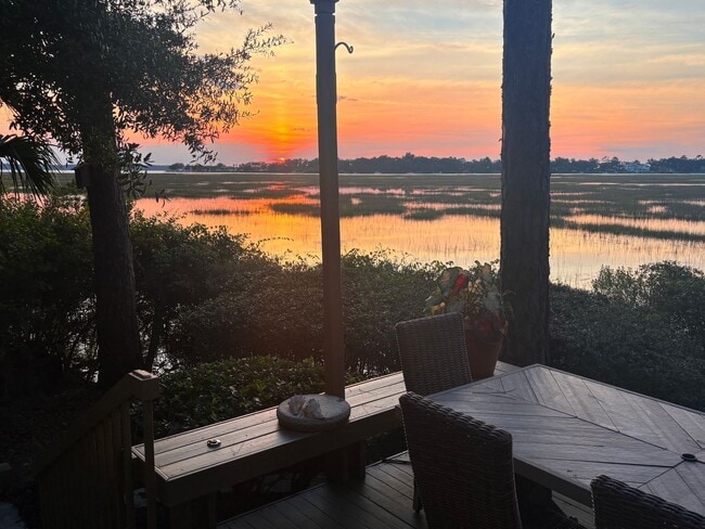 Building Photo - Beautiful Furnished Marsh Front Home - 6 mo Lease Term