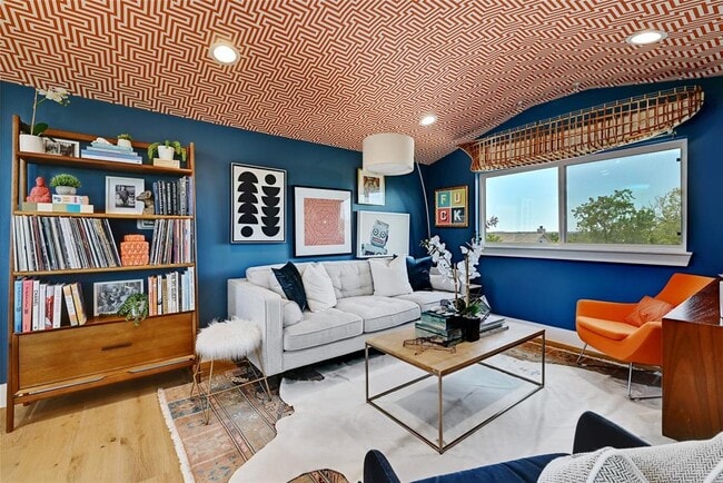 Building Photo - 2909 Kuhlman Ave