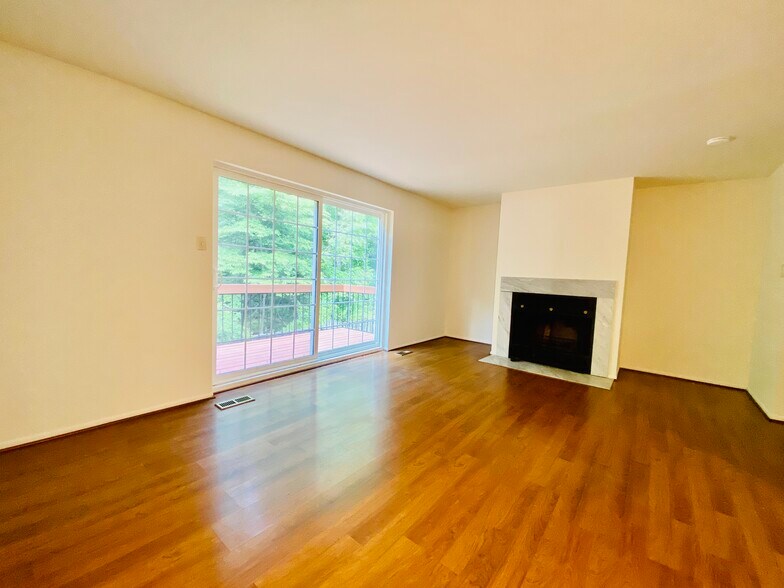 Building Photo - 10690 High Beam Ct