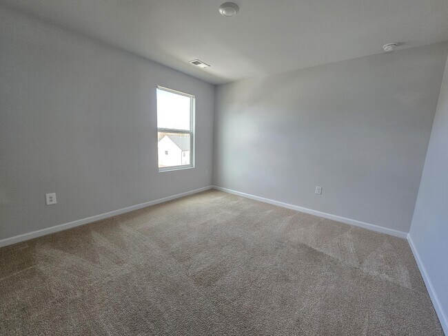 Building Photo - 1319 Birch Cir