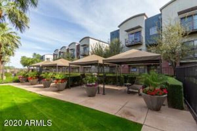 Building Photo - Apply Here www.realty480pm.appfolio.com/listings