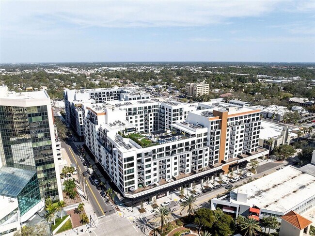 Building Photo - 1991 Main St