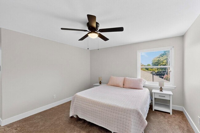 Building Photo - 10132 Medlock Dr