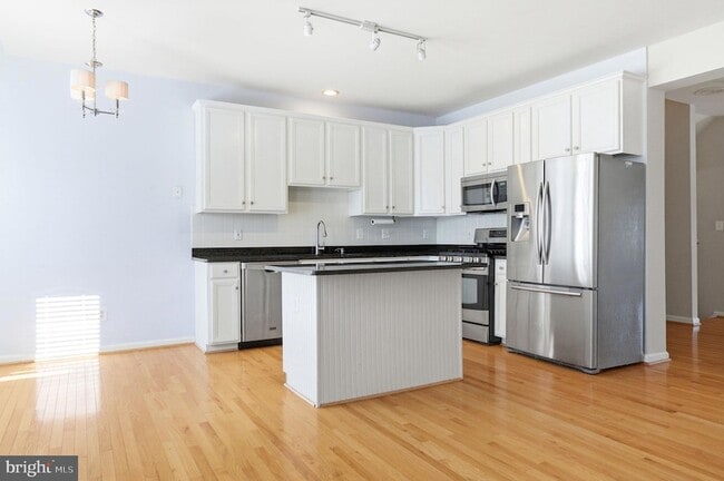 Building Photo - 21369 Sawyer Square