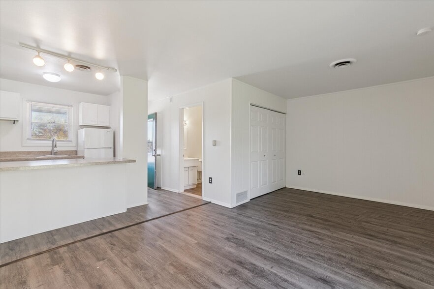 Building Photo - Flint Rd Apartments (Burneway Drive LLC)