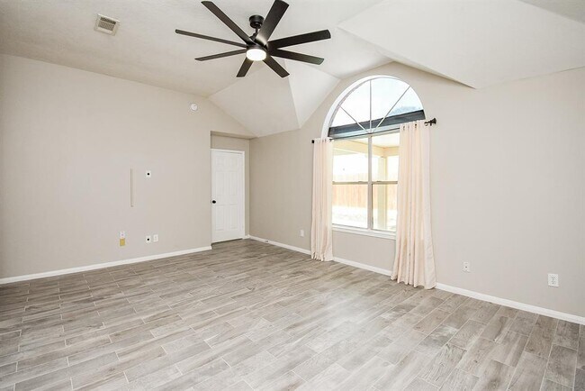 Building Photo - 23122 Beech Canyon Dr