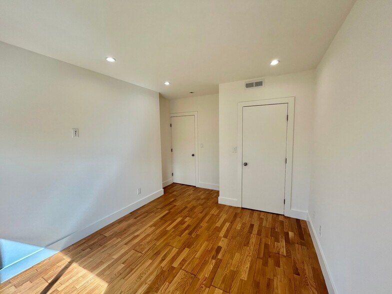 Building Photo - 1381 Revere Ave