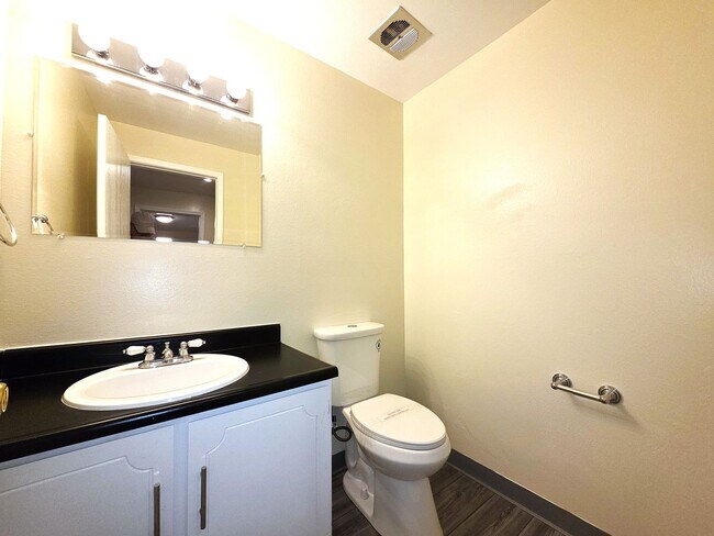 Building Photo - Large 2 bedroom 1.5 bath 2 car garage townhouse new custom flooring and paint throughout with new...