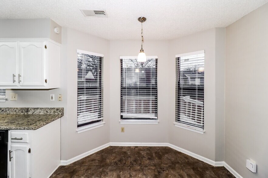 Building Photo - 4893 Barkshire Dr