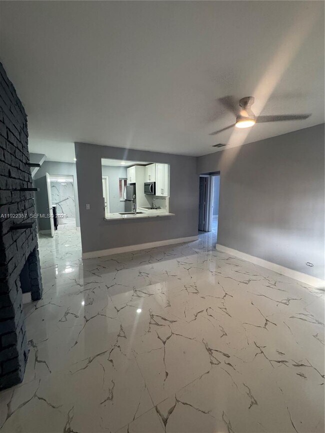 Building Photo - 1171 NE 161st Terrace