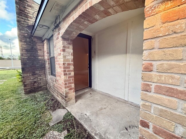 Building Photo - 8915 Emnora Ln