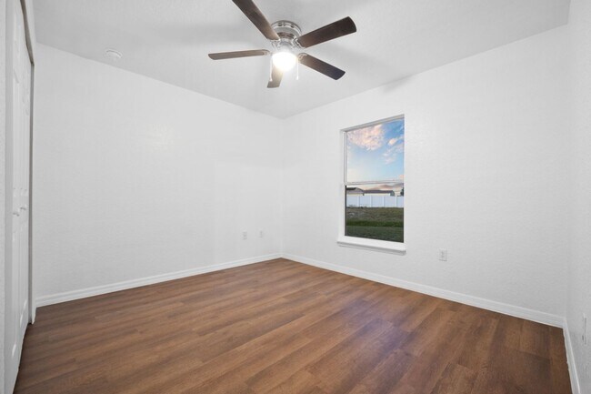 Building Photo - Updated 4 bed 2 bathroom home