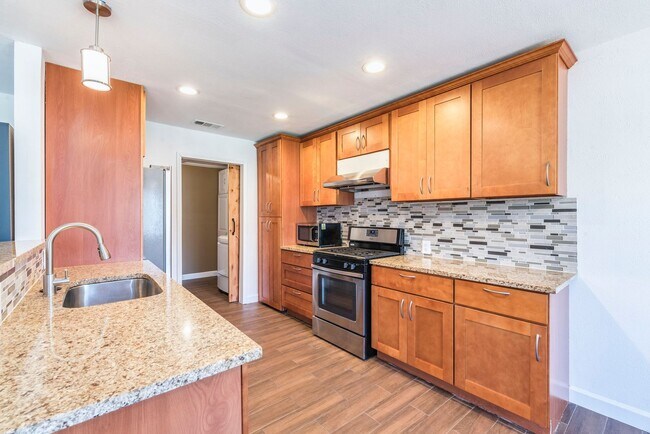 Building Photo - 1612 Woodgreen Dr